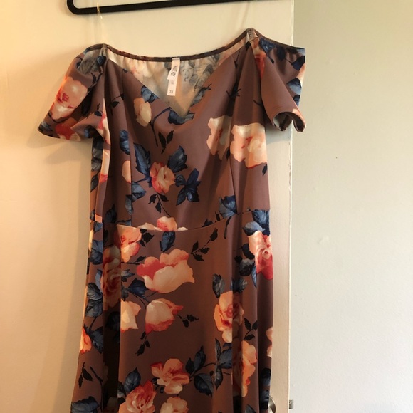 Dress - Picture 2 of 2